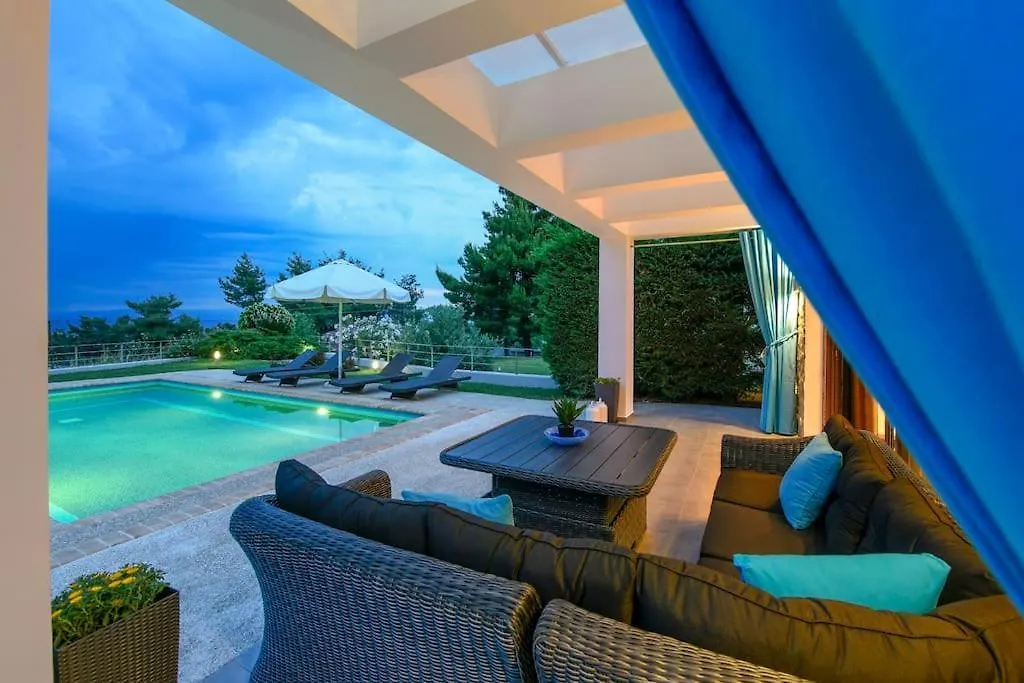 Pentanemi Luxury Villa Hanioti Greece